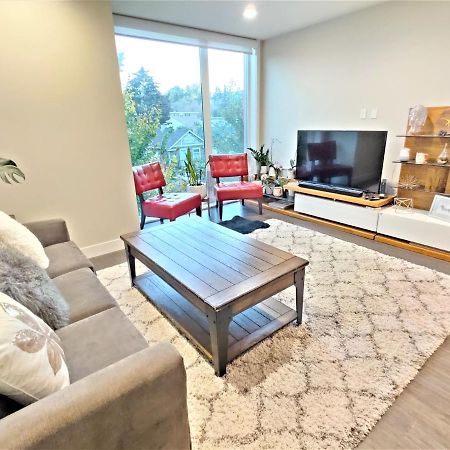 YYC Monki Di Executive Suites - Glas - Luxury Inner City Home 3 Min To Downtown W Private Rooftop Patio Fireplace מראה חיצוני תמונה