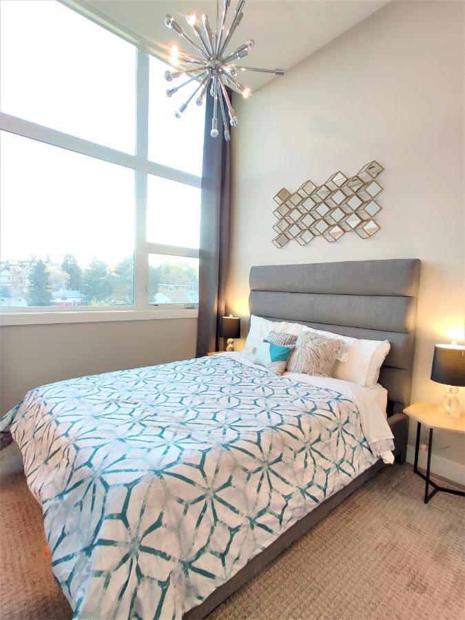 YYC Monki Di Executive Suites - Glas - Luxury Inner City Home 3 Min To Downtown W Private Rooftop Patio Fireplace מראה חיצוני תמונה
