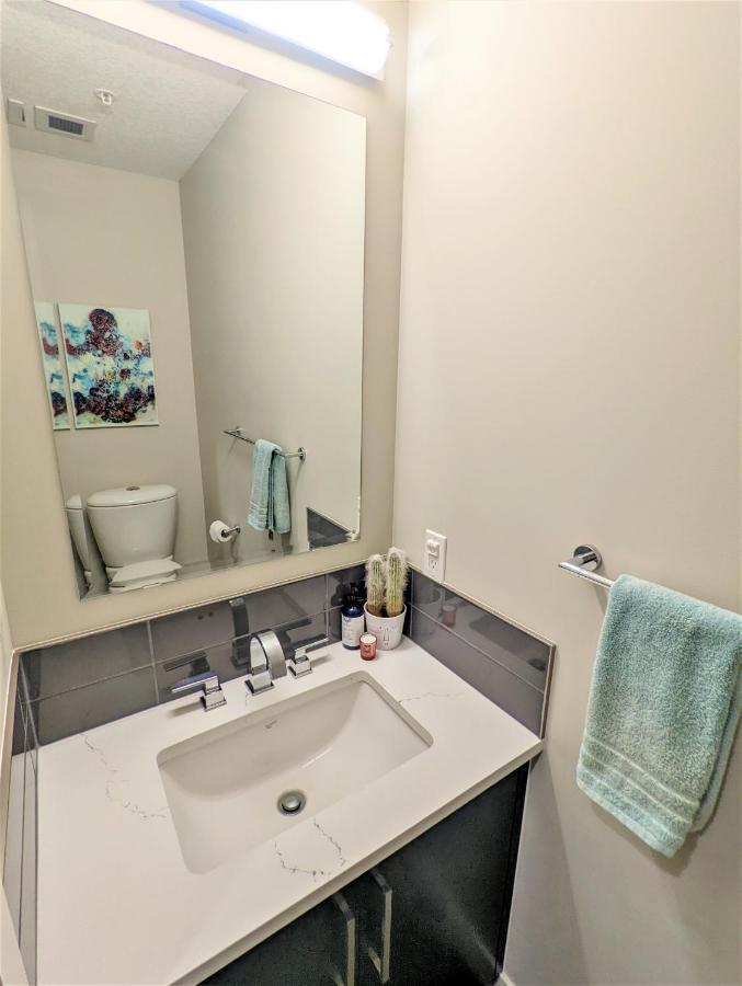 YYC Monki Di Executive Suites - Glas - Luxury Inner City Home 3 Min To Downtown W Private Rooftop Patio Fireplace מראה חיצוני תמונה