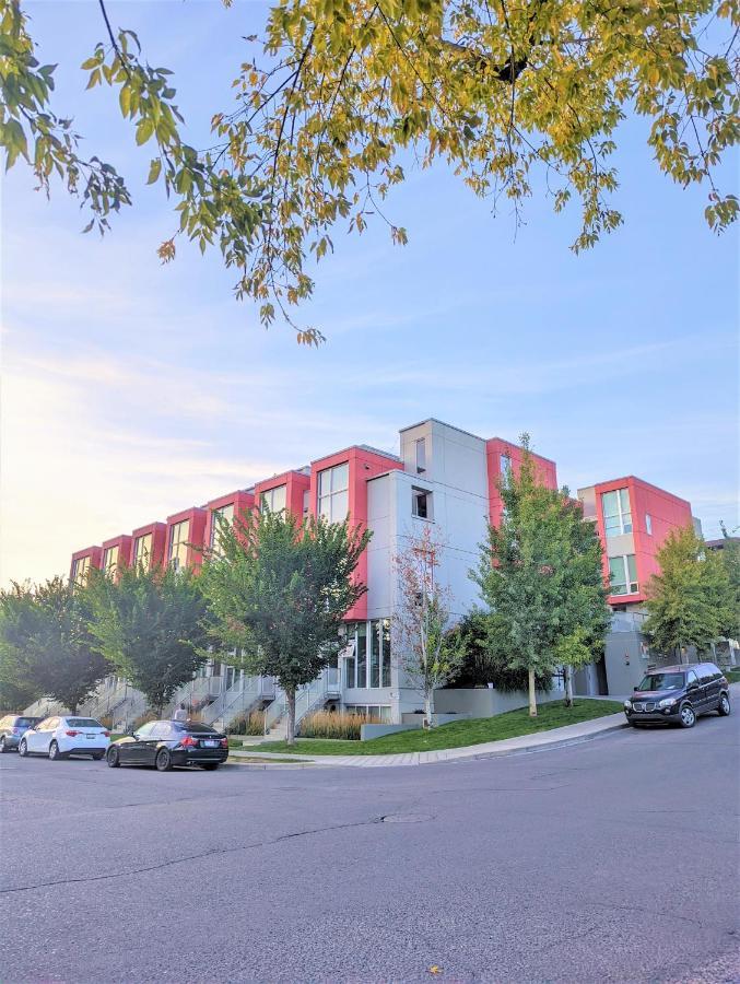 YYC Monki Di Executive Suites - Glas - Luxury Inner City Home 3 Min To Downtown W Private Rooftop Patio Fireplace מראה חיצוני תמונה