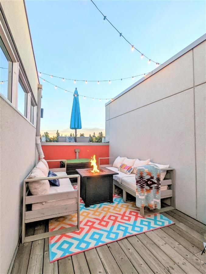 YYC Monki Di Executive Suites - Glas - Luxury Inner City Home 3 Min To Downtown W Private Rooftop Patio Fireplace מראה חיצוני תמונה