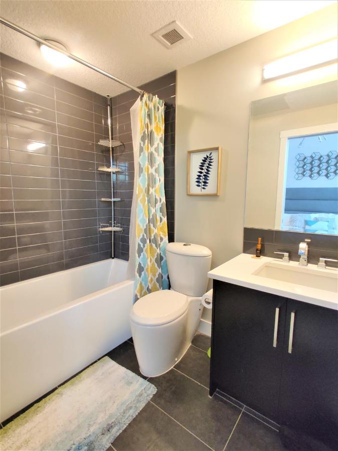 YYC Monki Di Executive Suites - Glas - Luxury Inner City Home 3 Min To Downtown W Private Rooftop Patio Fireplace מראה חיצוני תמונה