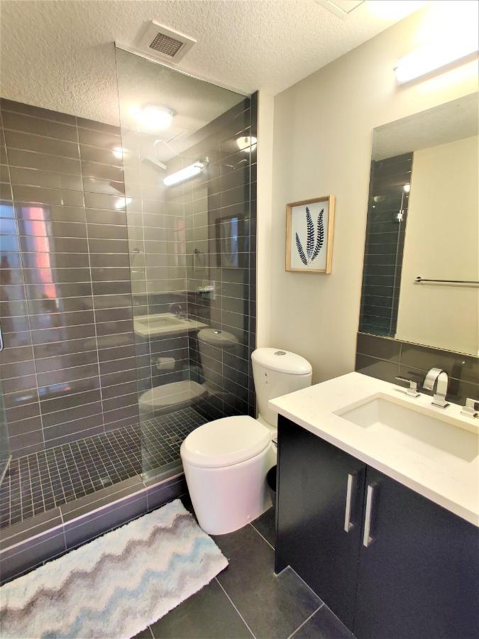 YYC Monki Di Executive Suites - Glas - Luxury Inner City Home 3 Min To Downtown W Private Rooftop Patio Fireplace מראה חיצוני תמונה