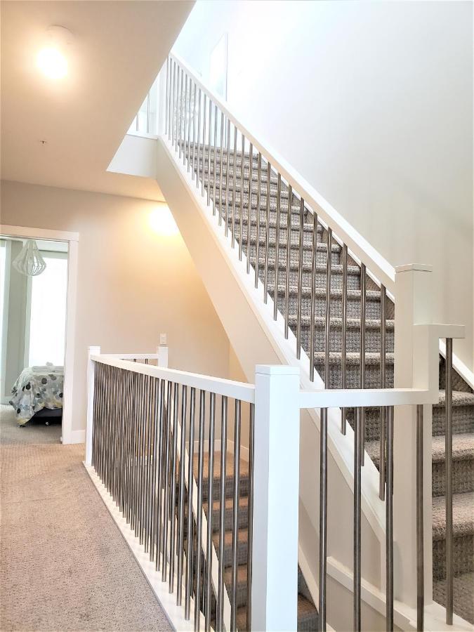 YYC Monki Di Executive Suites - Glas - Luxury Inner City Home 3 Min To Downtown W Private Rooftop Patio Fireplace מראה חיצוני תמונה